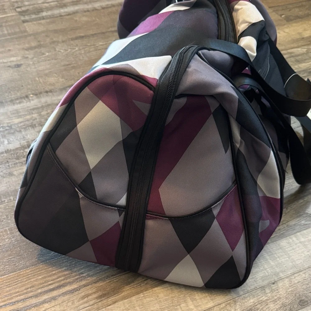 NWT Nike Black and Purple Duffel Day Golf Bag - Picture 3 of 7